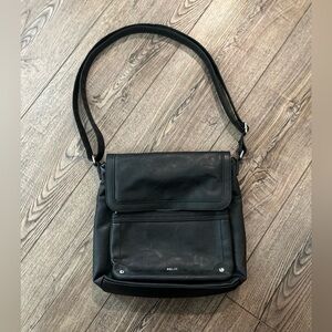 Relic adjustable leather purse black